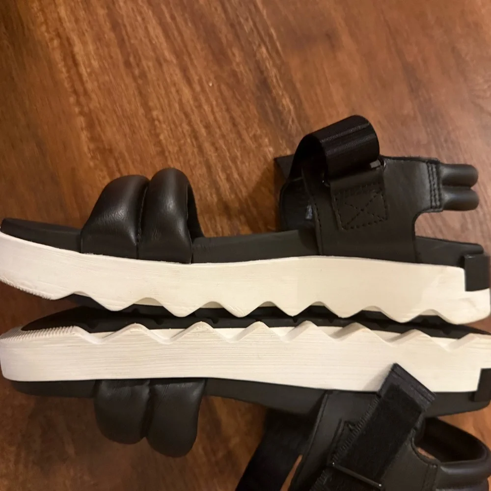 Sorel Black and White Sporty Sandals with Chunky Sole - Picture 6 of 7